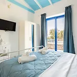 فيلة Mani House